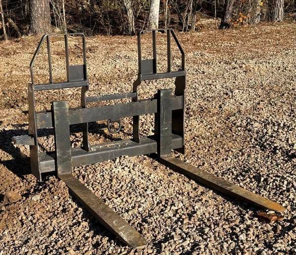 Pallet Fork attachment for rent in Greenville, MO